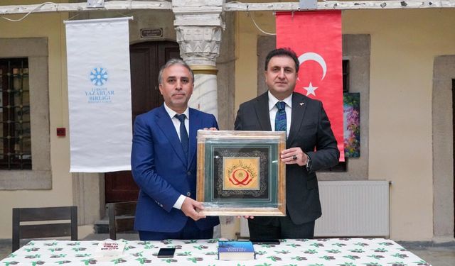 ​İl Millî Eğitim Müdürü Murat Mücahit Yentür, Türkiye Yazarlar Birliği İstanbul Şubesi'ni ziyaret etti