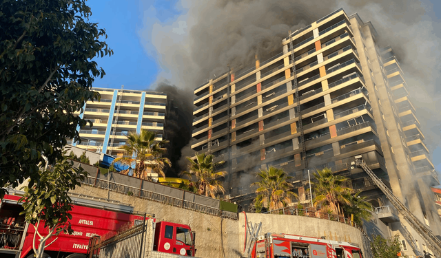 Alanya'da yangın! Otel alevler içinde kaldı