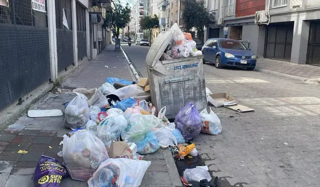 Yine CHP yine çöp deryası... Çalışanlar greve gitti!