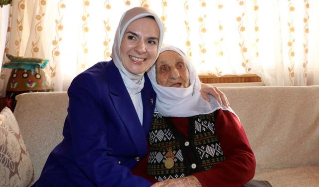 Bakan Göktaş'tan 113 yaşındaki nineye ziyaret