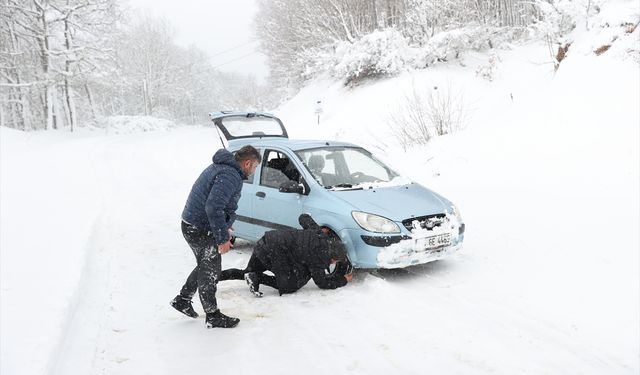 Kırklareli'nde yoğun kar yağışı etkili oluyor