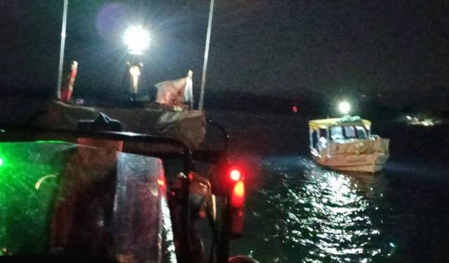 Samsun'da denizde alabora olan sandaldaki 3 kişi kurtarıldı