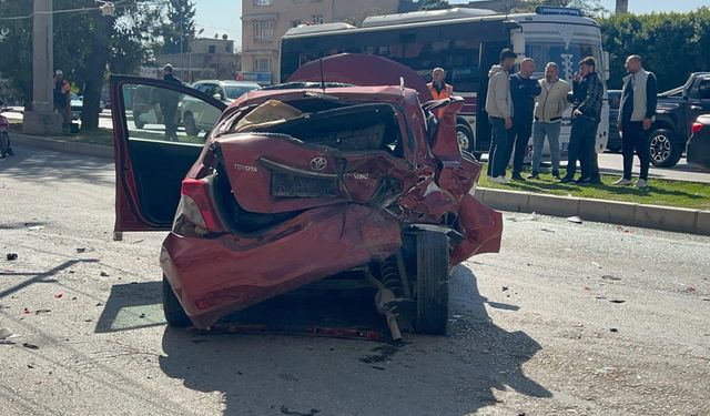 Adana'da zincirleme trafik kazasında 2 kişi yaralandı