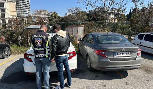 İstanbul'da trafiği tehlikeye düşüren 3 sürücüye para cezası kesildi