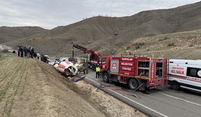 Siirt'te devrilen beton mikserinin sürücüsü öldü