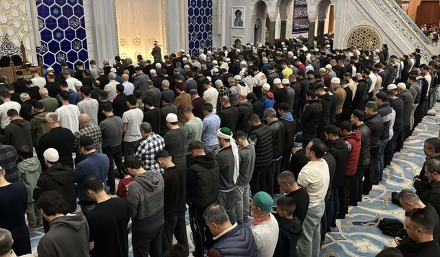 Teravih namazında camiler doldu