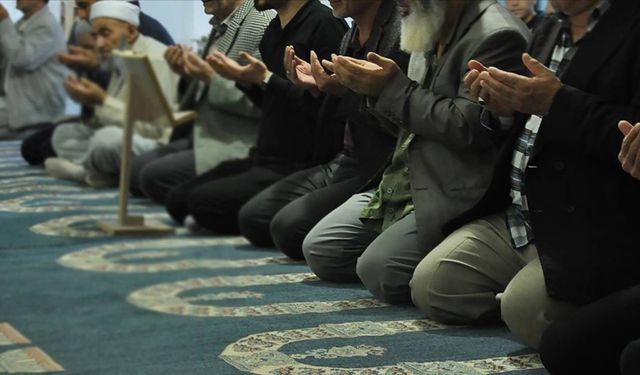 Türkiye'deki orman yangınlarının sona ermesi için Hatay'da camilerde dua edildi