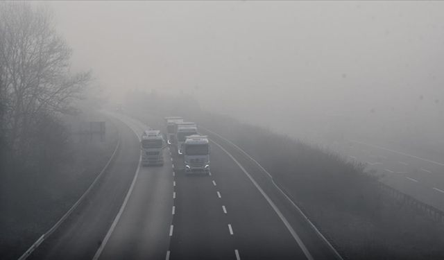 Düzce'nin Karadeniz kıyısında sis etkili oldu