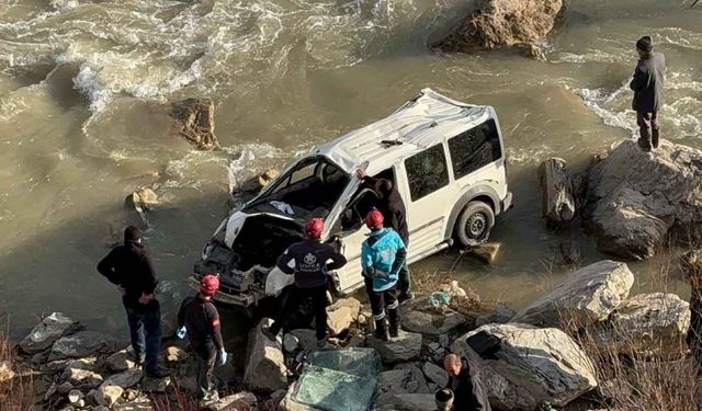 Hakkari’de Acı Olay: 10 Yaşındaki Çocuk Kurtuldu, Baba Öldü