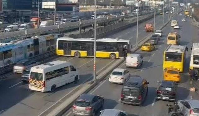 İETT otobüsü kaza yaptı: Yol trafiğe kapandı