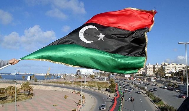 Libya, ülke açıklarında sürüklenen Rus tankerinin uluslararası sulara çekildiğini duyurdu