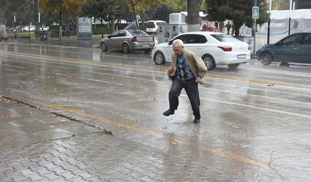 Malatya'da sağanak yağış etkili oldu