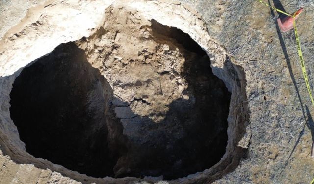 Aksaray'da 15 metre derinliğinde obruk oluştu