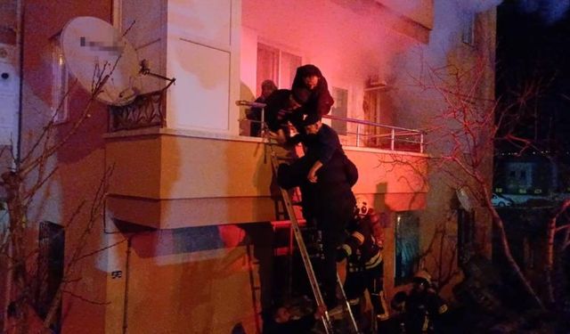 Apartman yangınından 10 kişi kurtarıldı