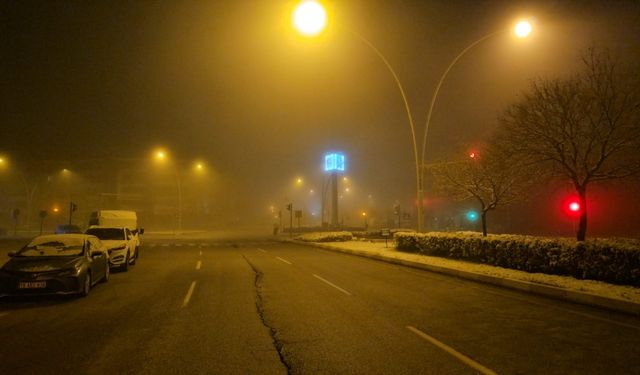 Çorum’da buzlanma ve sis etkili oldu