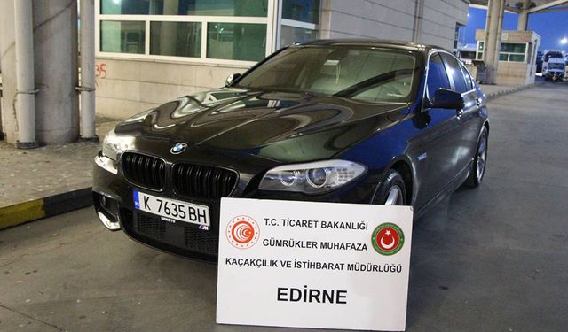 Sahte belgeyle Türkiye'ye sokulan araçlar yakalandı