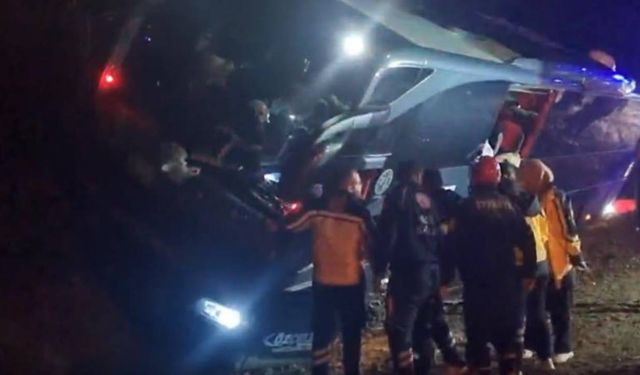 Çorum'da tur otobüsü kaza yaptı: 23 yaralı