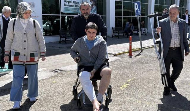 Başıboş köpeklerden kaçan genç istinat duvarından düştü!