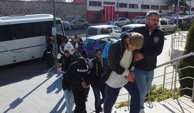 Van'da terör soruşturmaları! 27 zanlı yakalandı