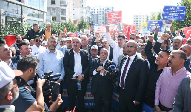Van'da DEM'li Belediyelerin İşten Çıkardığı Mağdur İşçilere HAK-İŞ'ten Destek Ziyareti