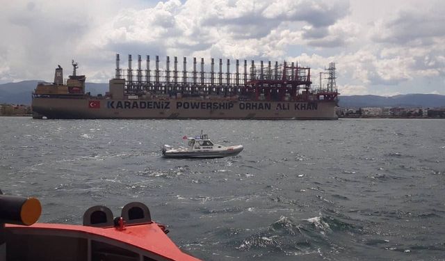 Yalova'da karaya oturan gemi manevra yaptırılarak kurtarıldı