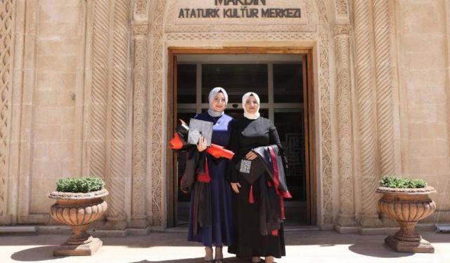 28 Şubat mağduru anne kızıyla aynı üniversiteden mezun oldu