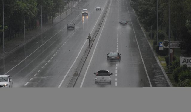 Afyonkarahisar'da sağanak etkili oluyor