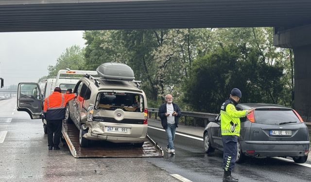 Anadolu Otoyolu'nun Sakarya kesiminde zincirleme trafik kazası ulaşımı aksattı