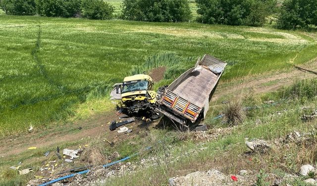 Batman'da şarampole devrilen tırdaki 3 kişi yaralandı