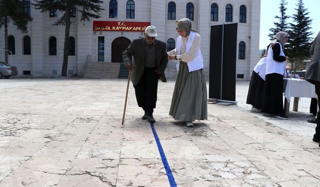 Elazığ'da "Genç Yeryüzü Doktorları" vatandaşları sağlık taramasından geçirdi