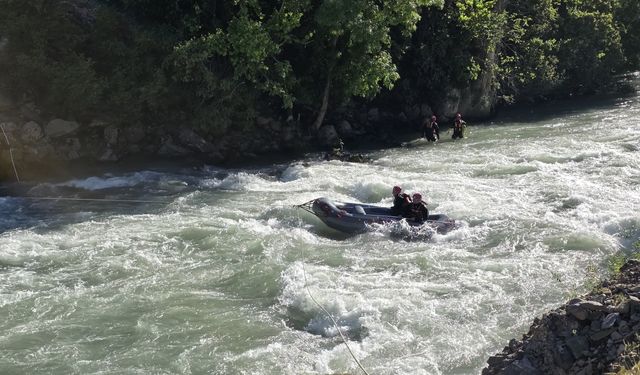 Hakkari'de derede kaybolan genci arama çalışmaları sürdürüldü