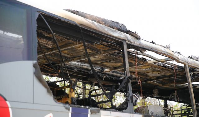 Mersin'de seyir halindeki yolcu otobüsü yandı