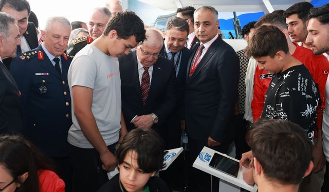Bakan Güler TEKNOFEST KKTC'de gençlerle bir araya geldi