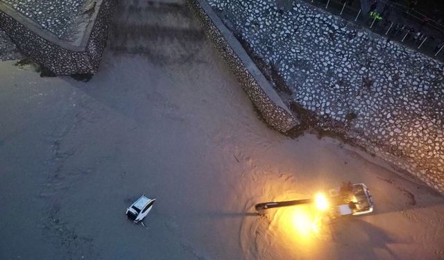 Osmaniye'de sağanak nedeniyle Bülbül Deresi taştı