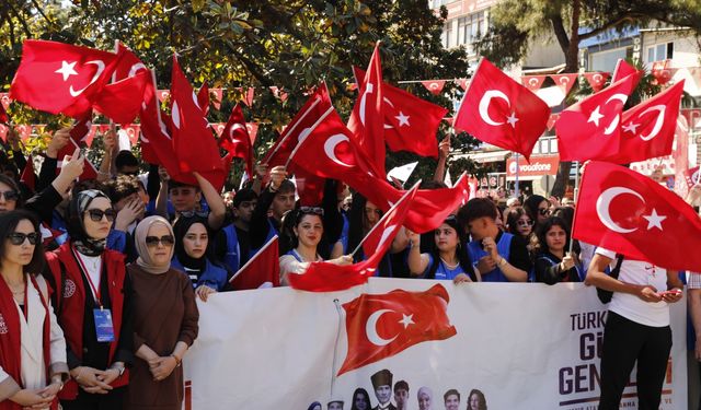 Samsun'da 19 Mayıs etkinlikleri Onur Anıtı'na çelenk sunumuyla başladı