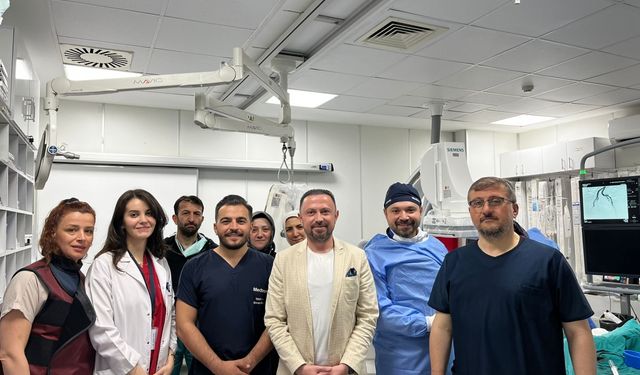 Samsun'daki kalp ameliyatlarını kardiyologlar canlı izledi