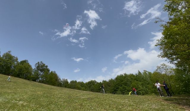 Üniversiteliler köy okulu öğrencilerine unutulmaz bir gün yaşattı