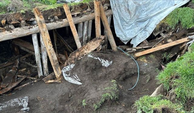 Ardahan'da sağanak nedeniyle çatı çöktü