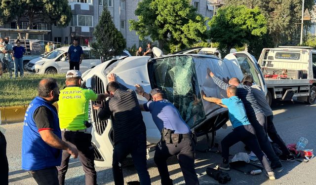 Aydın'da ciple otomobil çarpıştı 5 kişi yaralandı