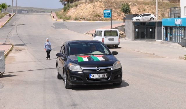 Mardinli hayırsever arabasını Filistin için bağışladı