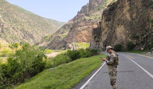 Jandarma, Hakkari’de Kayıp Feleknaz keskin için seferber oldu