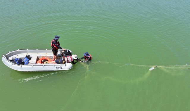 Diyarbakır'da Kralkızı Baraj Gölü hayalet ağlardan arındırıldı