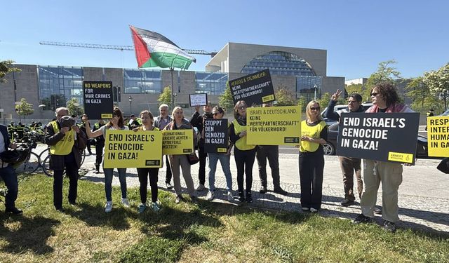 Herzog'un Berlin ziyareti protesto edildi