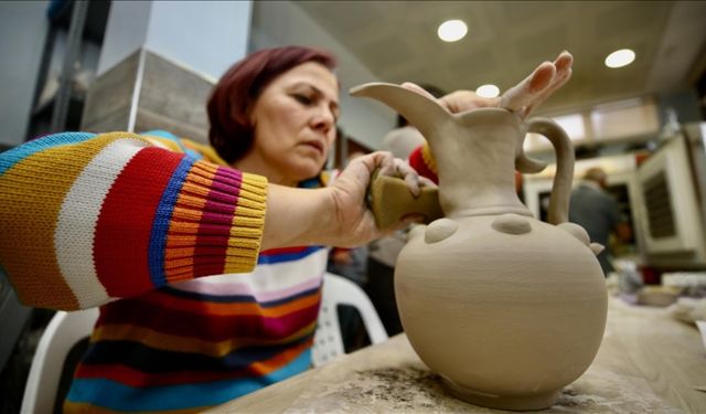 Geleneksel sanatlar, ihtisas merkezinde uzmanlaşan ellerde hayat buluyor