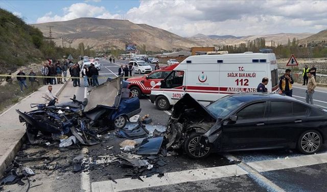 Malatya'da otomobil kazası! 2 ölü, 2 yaralı