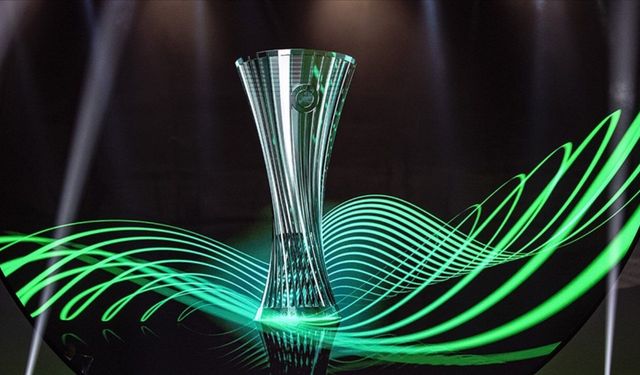 UEFA Konferans Ligi şampiyonu Crystal Palace kupasını aldı