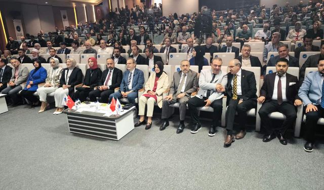 Cüneyd Zapsu, YYÜ’de Gençlerle Buluştu: Hem aile mirasını anlattı hem geleceğe ışık tuttu