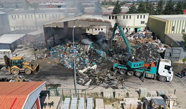 Eskişehir'de geri dönüşüm tesisinde yangın