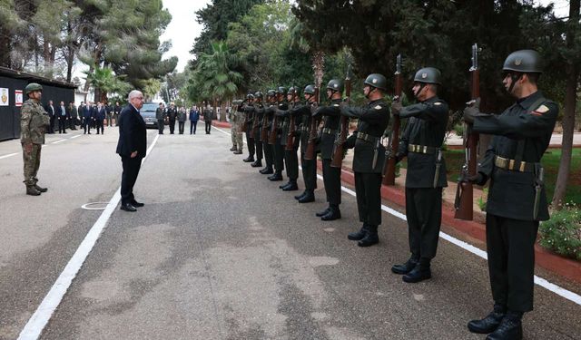 Milli Savunma Bakanı Güler, Kütahya'da Mehmetçikle bayramlaştı