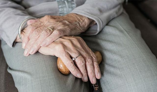 60 yaş üstü kişiler çevrim içi eğitimle 'üniversiteli' olabilecek